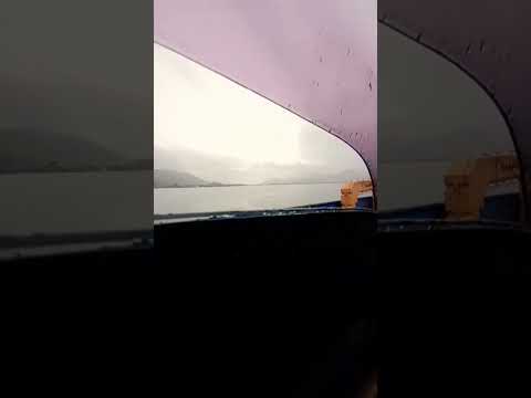 Travessia de balsa entre Guarujá e Bertioga, litoral de São Paulo