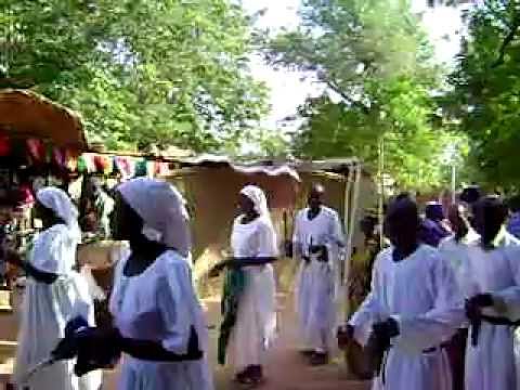 Chants e danse chrétiens tupuri du Tchad.AVI