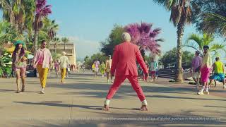 Malibu Drinks Brian Cox Ditches Desks for Deckchairs | Malibu