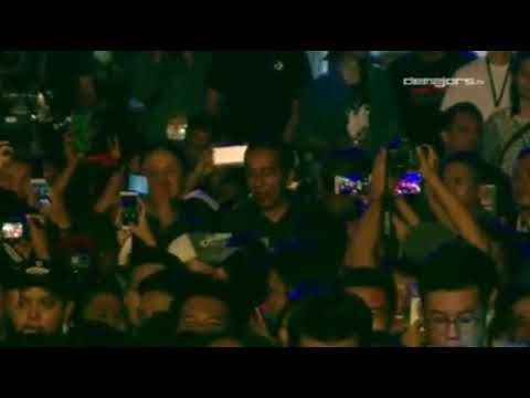 Ebiet G. Ade - Berita Kepada Kawan (LIVE SYNCHRONIZE FEST 2017 by demajorsTV)