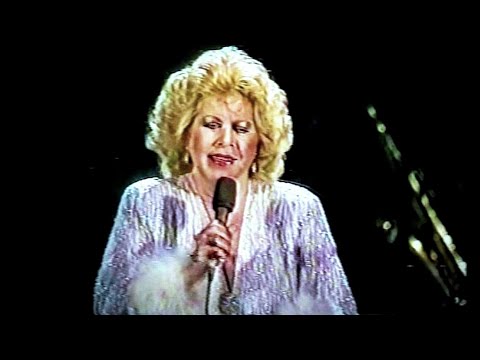 Llorando En La Capilla - Estela Raval Con 5 Latinos