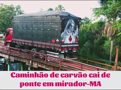 Caminhão de carvão cai de ponte entre Fernando Falcão e Morador Maranhão 