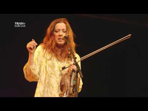 The Shee  feat. Kathryn Tickell & Shona Mooney Perform Fiddle Duet / Sheepolska & more