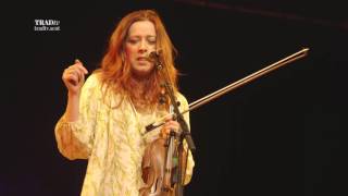 The Shee  feat. Kathryn Tickell & Shona Mooney Perform Fiddle Duet / Sheepolska & more