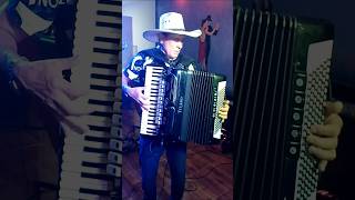 Odair de Paula Sanfoneiro tocando Solo de sanfona #baile #somodao #roça #saojoao #musica