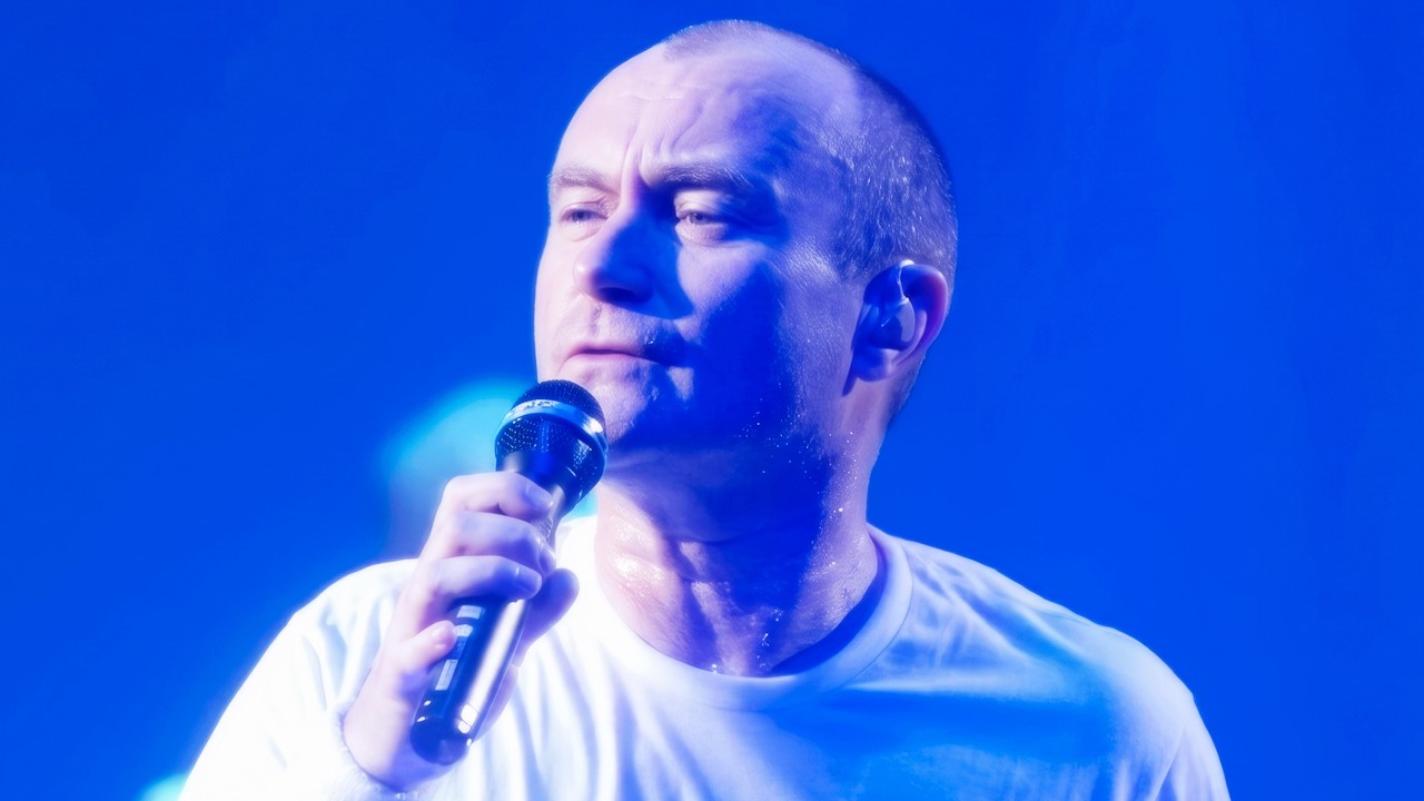 Phil Collins - Live And Loose In Paris