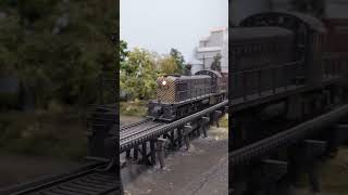 Download lagu Soo Line HO Train  Crosses Bridge #hoscaletrains  #modeltrainsets #ooscale #railway #accurascale mp3