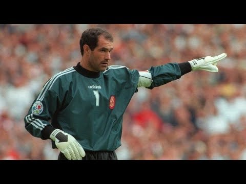 Andoni Zubizarreta, Zubi [Best Saves]