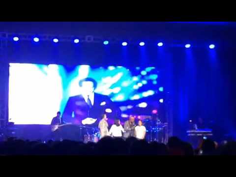 KEREN! Peabo Byson Feat Raisa - A Whole New World ( Live In Jakarta )