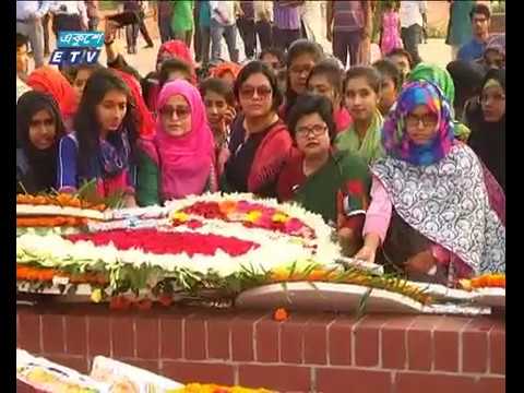 শহীদদের শ্রদ্ধা জানাতে স্মৃতিসৌধে মানুষের ঢল