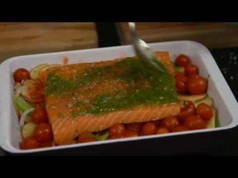 Mitt kök: Ugnsbakad lax toppad med salviapesto - TV4
