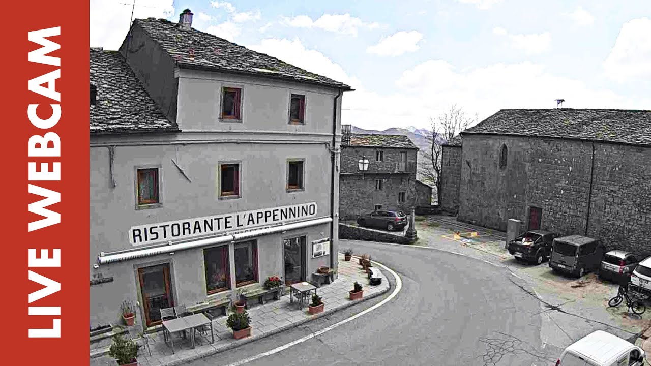 Live webcam view of San Pellegrino in Alpe Village Square
