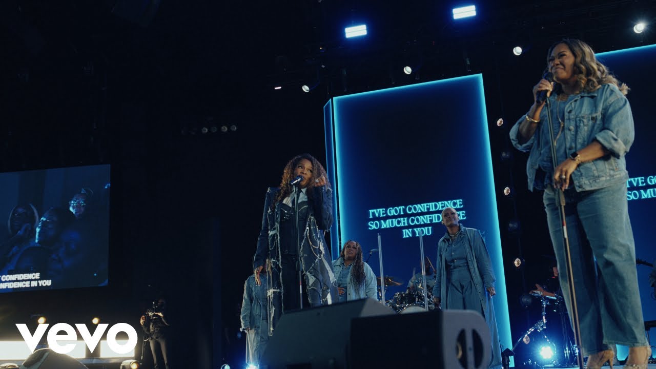 Tasha Cobbs Leonard, Lisa Knowles-Smith - Confidence (Live)