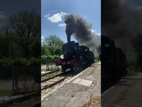 Treno a vapore Ancona Pergola passaggio a livello dopo Fabriano