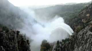 preview picture of video 'Oymapınar Barajı - Dolusavak ( Spillway ) Aralık 2009'