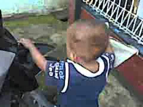 Video Orok Ngumbah Motor (Bayi Cuci Motor = Baby washing bike)