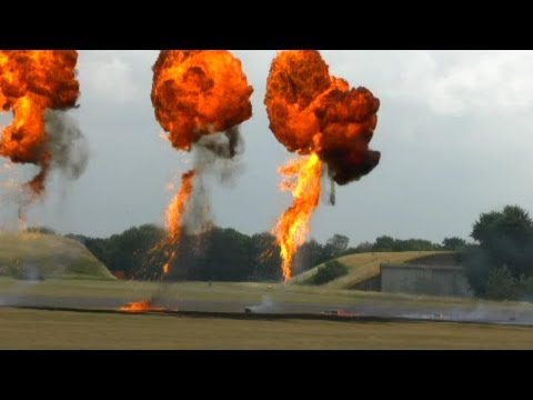 ITS WAR ! PYROTECHNIC DISPLAY (27 RC PLANES) WESTON PARK RC MODEL AIRCRAFT SHOW - 2013