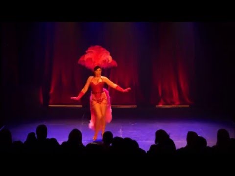 Evie Libertine performs "Fancy" Burlesque solo act with feather fans