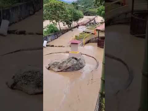 El Oro, emergencia en Portovelo ante el desbordamiento de un rio.