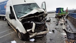 preview picture of video '20.03.2013: Verkehrsunfall mit 3 Lkw auf A45 (Wilnsdorf/NRW)'