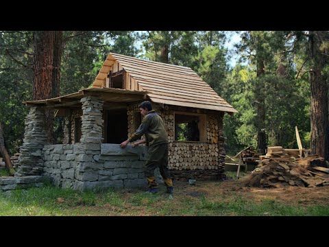 Ich habe zum Überleben ein geheimes Haus im Wald gebaut