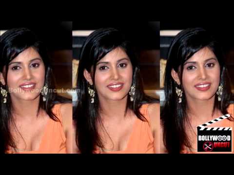 download lagu mp3 mp4 Sonali Kulkarni Wardrobe Malfunction, download lagu Sonali Kulkarni Wardrobe Malfunction gratis, unduh video klip Sonali Kulkarni Wardrobe Malfunction