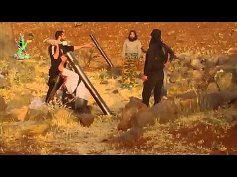 تجهيز مدفع الهاون من قبل عناصر الفرة 69 قوات خاصة على احدى الجبهات في إنخل في ريف درعا ضمن معركة الله أكبر