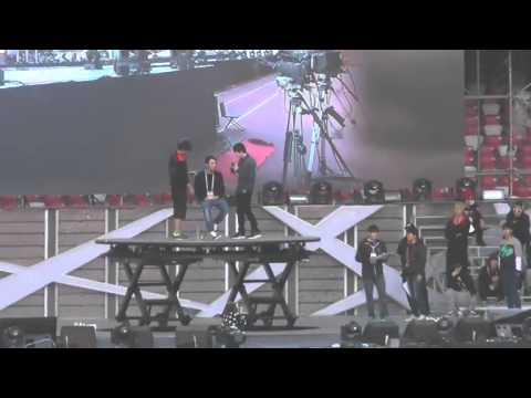 Changmin & Kyuhyun  _ Just The Way You Are (Rehearsal with staff)