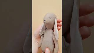 Sew a cute bunny - Easy DIY pattern! #sewingpatterns #bunny #sewingblogger #dollmaking #plushtoys