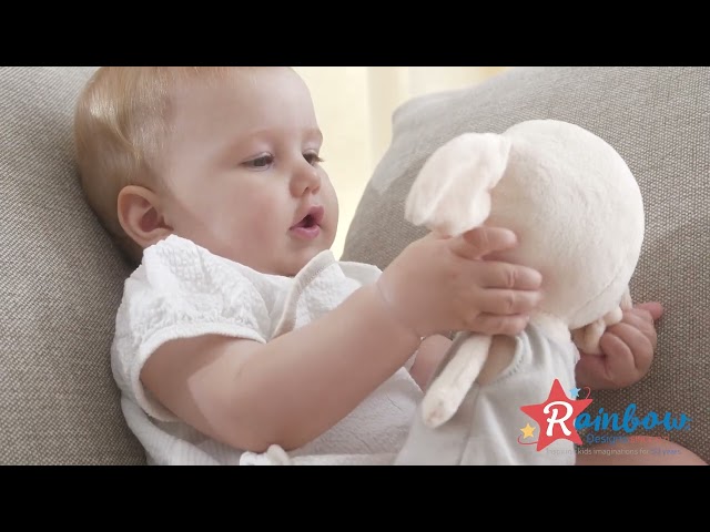 Vídeo relacionado con Rainbow Designs Harry Potter Dobby - Sonajero de peluche para bebé, juguete sensorial suave para recién nacidos, adecuado desde el nacimiento, sonajero de anilla para el desarrollo temprano, tiempo de