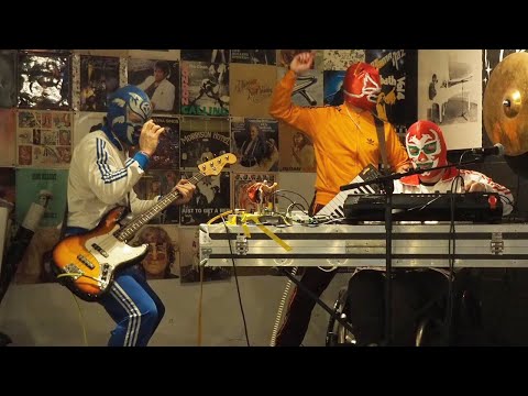 Revenge of Calculon’s DIRTY BEAST! live in Reykjavik.