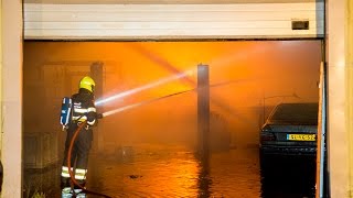 preview picture of video 'Brand bij autosloperij aan de Gersteweg in Nieuw-Vennep door hennepkwekerij'