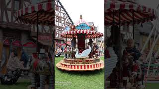 ZwillingsBlick mit Schiffschaukel und Karussell unserer Jugend warten auf das Ende des Lektorates des neuen neunten Buches - Nachkriegskind - Erinnerungen, Gedanken, Kurzgeschichten - Er & sein Ich - Weitere Vorbestellungen werden angenommen - www.juergen