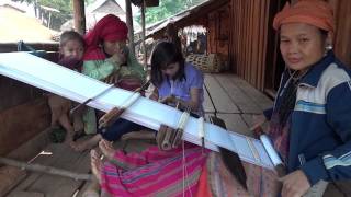 preview picture of video 'Karen woman weaving'