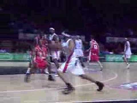 44 15-12-07 BCO-Gent - Jerry Green vecht zich een weg naar d