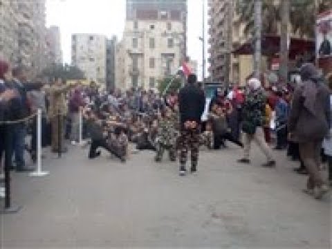 انتخابات مصر 2018 :  عرض صاعقة لاطفال المدارس بملابس القوات المسلحة أمام لجان الاسكندرية