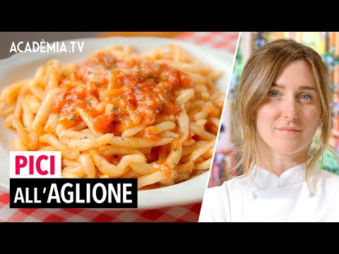 Pici all'aglione, the original recipe from the Tuscan tradition