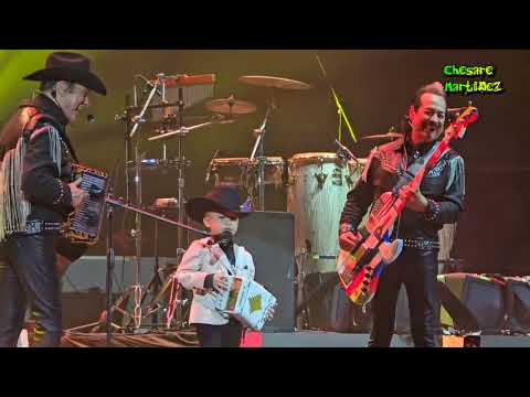 Leonardo joins Los Tigres del Norte to sing! #chesaregrupero #tigresdelnorte #lostigresdelnorte