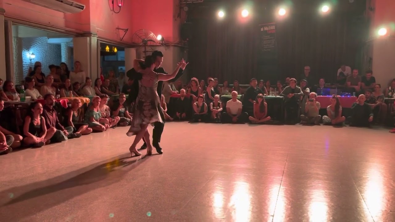 Carolina del Rivero y Ricardo Biggeri en El Motivo tango. (1er Tema)