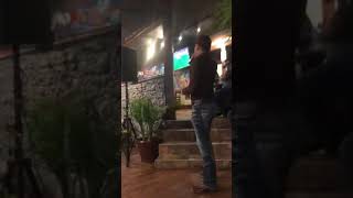 El chulo de laberinto, cantando Ariel Ortiz