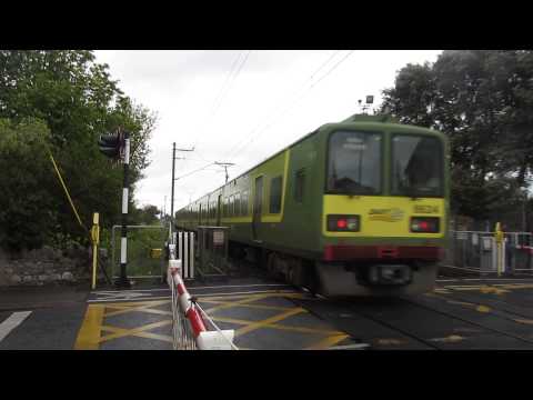 Dart class 8600 (8623 + 8624) - Passes by Baldoyle Road level crossing.