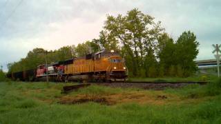 preview picture of video 'WN/UP sand train 5-29-11'