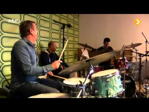 Ton geeft Ewout een drumles in Niks te gek!