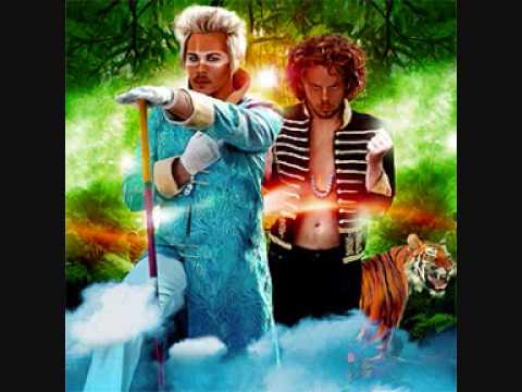 Empire Of The Sun Feat Pleymo -  Walking On A Dream (REMIX)