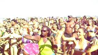preview picture of video 'SICKINHEAD DANCE CLASS AT  BENICASSIM BEACH IN SPAIN ROTOTOM SUNSPLASH AUGUST 2010.'