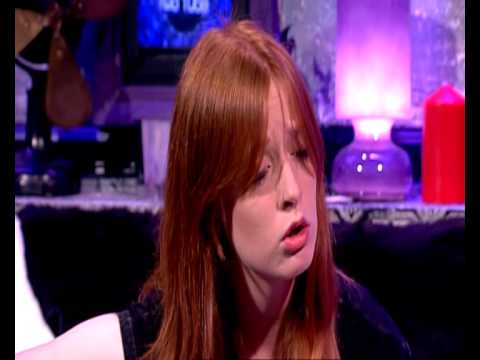Orla Gartland performs 'Roots' (Live)
Orla Gartland performs 'Roots' (Live)