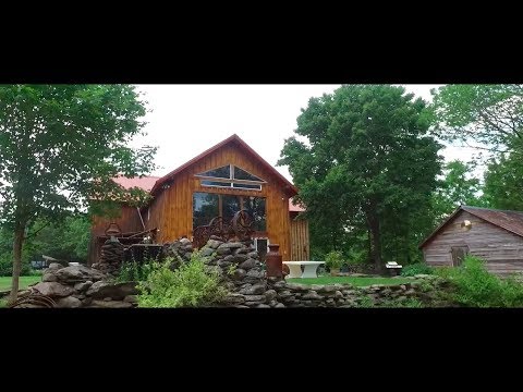 THE FRETLESS - Live From The Art Farm - The story