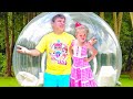 Stacy e pai jogam em um balão enorme by Stacy e pai jogam em um balão enorme by