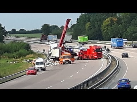 Schwerer LKW-Unfall auf der A1 - Vollsperrung aufgehoben (30.07.2018)