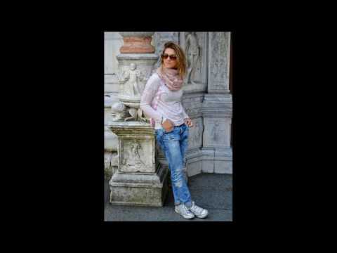 15 Carefree Ways To Wear Converse Sneakers This Fall